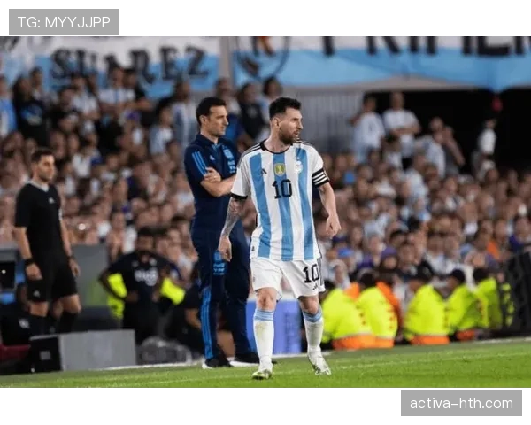 阿尔巴与梅西默契连线,助球队关键战稳扎稳打 阿尔巴与梅西默契连线,助球队关键战稳扎稳打